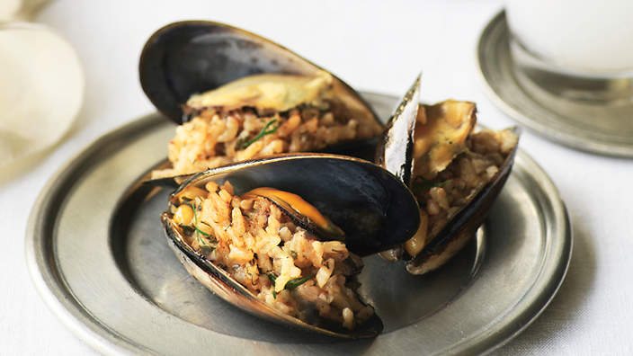 Задушени миди с бяло вино