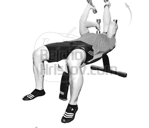 Трицепсово разгъване с дъмбели