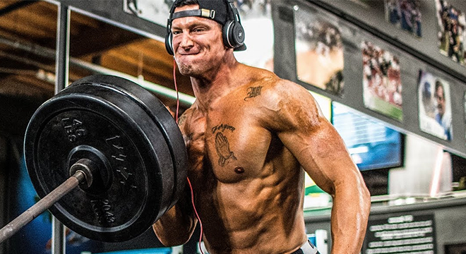 biceps_100_povtorenia_trenirovka_fitness